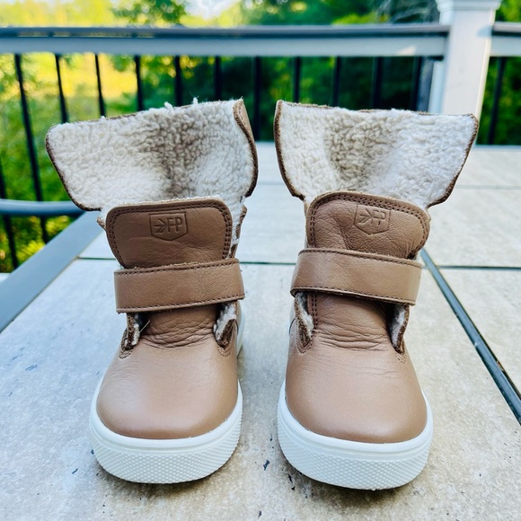 Freshly Picked Almond Sherpa Boots toddler size 6 in excellent condition unisex - Picture 7 of 12
